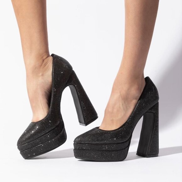 Promo $10 | BRAND NEW Perfect for making a statement at every party - Picture 1 of 1